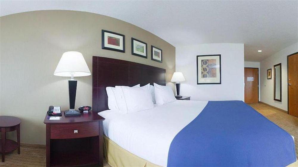 Holiday Inn Express Hotel & Suites Antigo By Ihg Εξωτερικό φωτογραφία