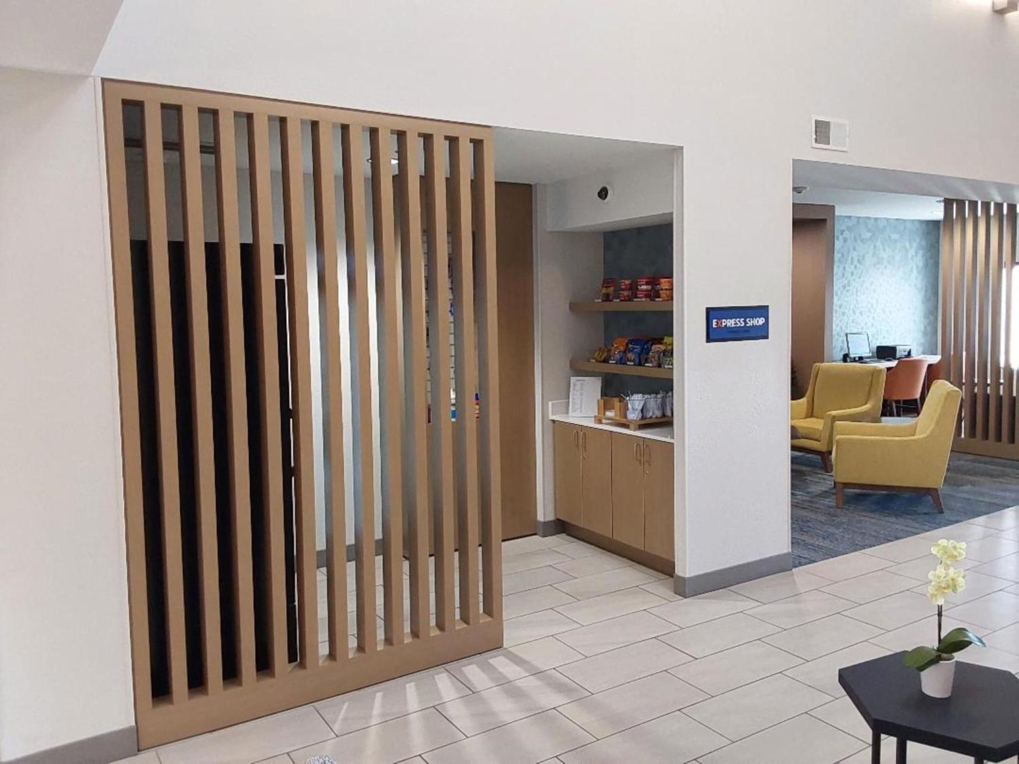 Holiday Inn Express Hotel & Suites Antigo By Ihg Εξωτερικό φωτογραφία